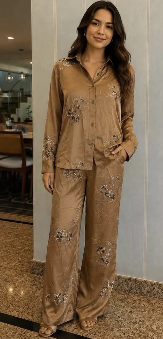 Anne Fernandes Conjunto Dourado Bordado no paetê Estilo Pijama Cetim